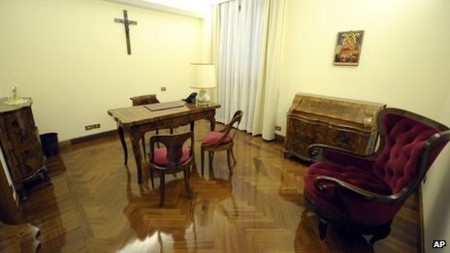 Giáo hoàng Francis từ chối biệt thự, chọn căn phòng bé nhỏ - 1 Căn phòng nhỏ nơi giáo hoàng đang ở