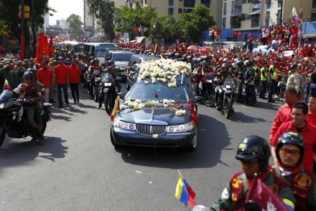 Nhiều người không kìm nén được sự tiếc thương