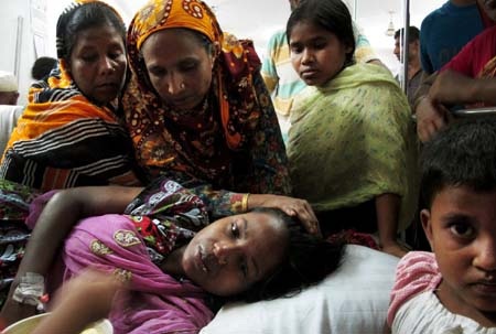 Nạn nhân vụ sập nhà tại Bangladesh uống nước tiểu cầm cự - 2 Merina may mắn sống sót sau 3 ngày bị vùi lấp