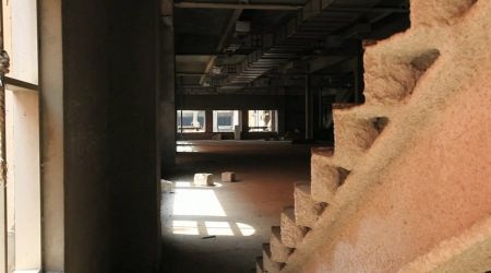 Những căn phòng trống vắng đến rợn người