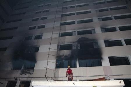 Hiện trường tòa nhà có xưởng may bị cháy