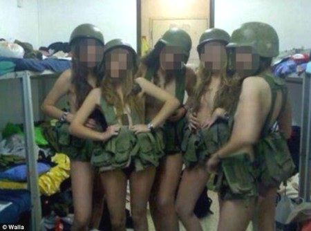 4 nữ binh sỹ Israel bị kỷ luật vì tung ảnh hở hang - 1 Bức ảnh khiến các nữ binh sỹ Israel bị kỷ luật