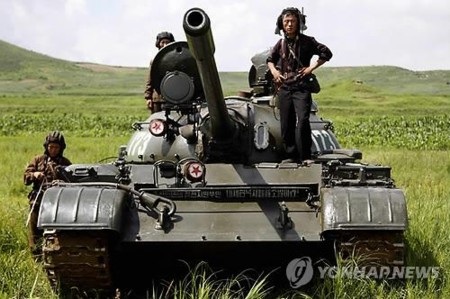 Triều Tiên đã triển khai 900 xe tăng mới - 1 Triều Tiên được cho là đang sở hữu 4200 xe tăng