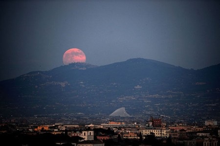 Siêu trăng tại Rome, Italia