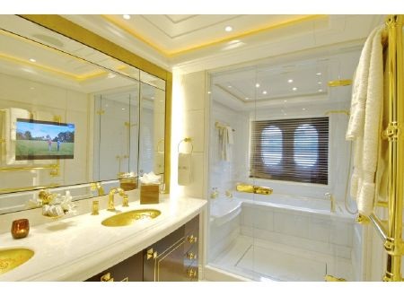 Vẻ lộng lẫy khó cưỡng của siêu du thuyền 2200 tỷ đồng - 25 Phòng tắm sang trọng với nhiều chi tiết mạ vàng