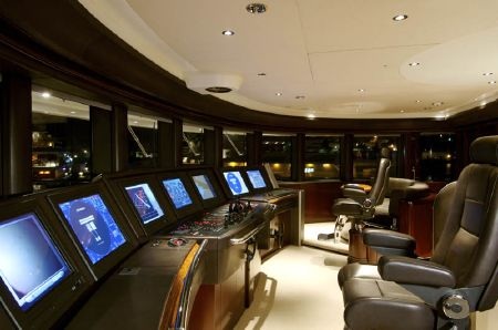 Cần điều khiển ngoài trời giúp việc cập cảng dễ dàng h