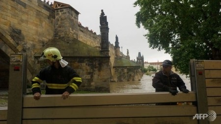 Ngập lụt khắp Trung Âu, 4 người thiệt mạng - 4 Thủ đô Praha của Séc khẩn trương chống lũ