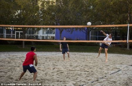 Sân bóng chuyền cho những ai thích vui chơi ngoài trời