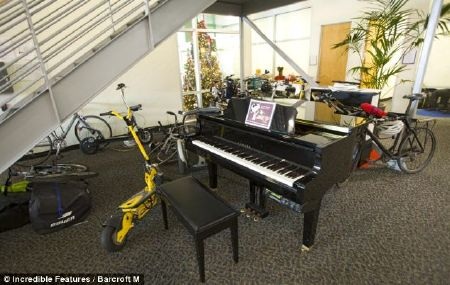 hoặc chơi vài bản nhạc sau khi đã ngán gõ phím máy tính