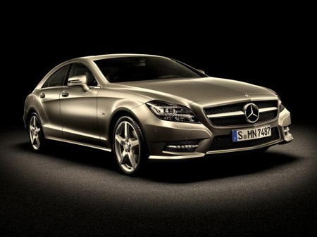 Triệu phú tặng siêu xe và "núi" tiền cho người lạ - 2 Chiếc Mercedes-Benz được “tặng” cho một phụ nữ xa lạ