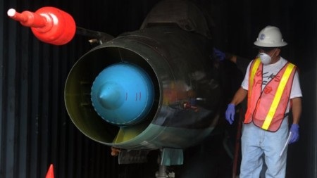 Tàu hàng Triều Tiên bị bắt chở 2 thân máy bay chiến đấu - 6 Nhiều thiết bị quân sự khác cũng được phát hiện