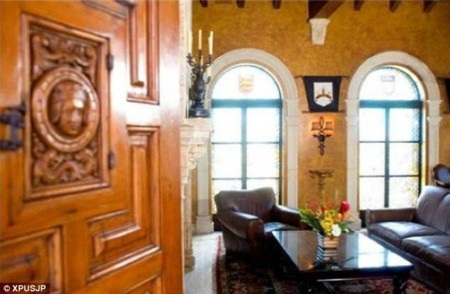 Choáng ngợp với biệt thự nghìn tỷ của cha đẻ thương hiệu Versace - 8 Thanh Tùng