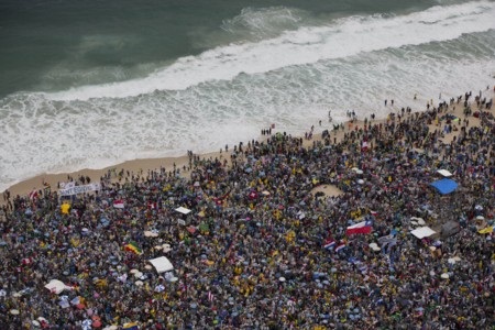 Giáo hoàng được chào đón nồng nhiệt tại khu ổ chuột nổi tiếng Brazil - 10 Rất đông tín đồ đã về dự Ngày thanh niên thế giới tại Rio