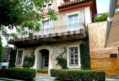 Những món ăn lạ kỳ tại nhà hàng tốt nhất thế giới - 1 Mặt trước nhà hàng El Celler de Can Roca