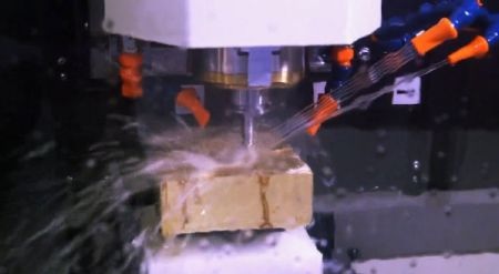 Cận cảnh quá trình lắp ráp đồng hồ siêu sang giá hơn 10 tỷ đồng - 11 Khâu kiểm tra sản phẩm rất tỉ mỉ...
