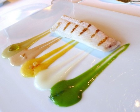 Những món ăn lạ kỳ tại nhà hàng tốt nhất thế giới - 7 Món cá bơn Halibut nướng với 5 loại nước sốt