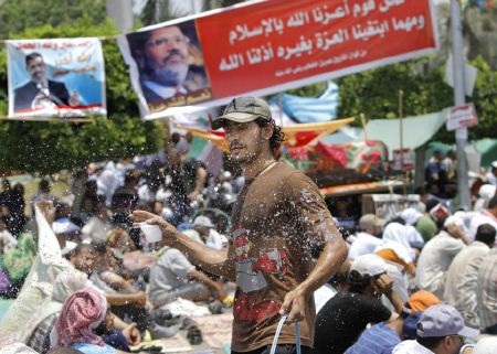 Ai Cập: Hàng chục nghìn người ủng hộ ông Morsi lại biểu tình - 4 Người biểu tình phản đối Tổng thống tạm quyền Sissy