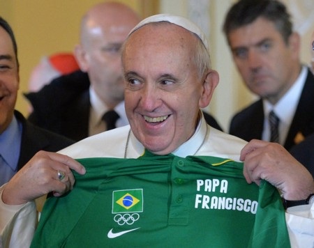 Giáo hoàng được chào đón nồng nhiệt tại khu ổ chuột nổi tiếng Brazil - 7 Người dân khu ổ chuột Rio vui mừng chào đón Giáo hoàng