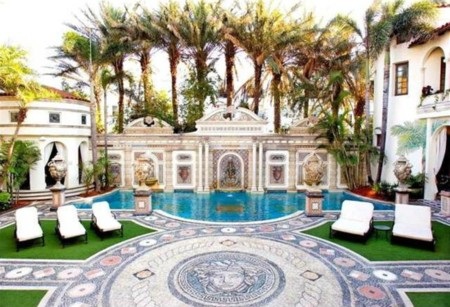 Choáng ngợp với biệt thự nghìn tỷ của cha đẻ thương hiệu Versace - 3 Thanh Tùng