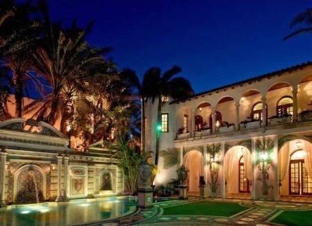 Choáng ngợp với biệt thự nghìn tỷ của cha đẻ thương hiệu Versace - 4 Thanh Tùng