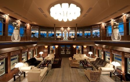 Đại sảnh trên tàu cao tới 5m, rất thích hợp cho các buổi dạ tiệc