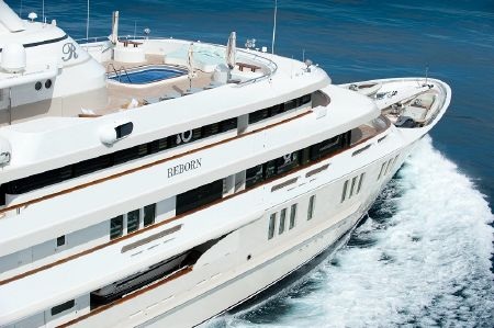 Bể bơi và khu vực tắm năng trên sân thượng