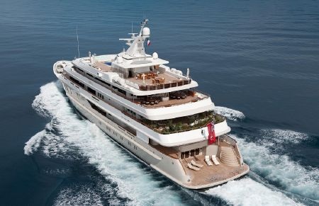 Bể bơi và khu vực tắm năng trên sân thượng