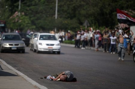 Quân đội huy động trực thăng tuần tra khu vực dinh Tổng thống
