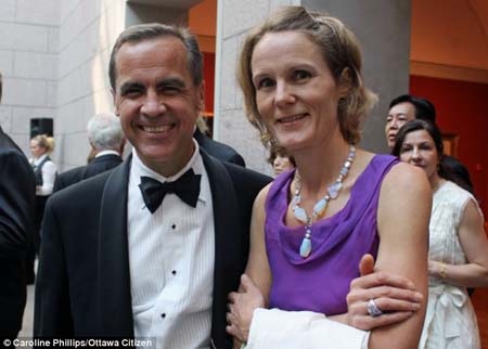 “Đột nhập” tư gia sang trọng của Thống đốc NHTW Anh - 1 Ông Mark Carney và vợ