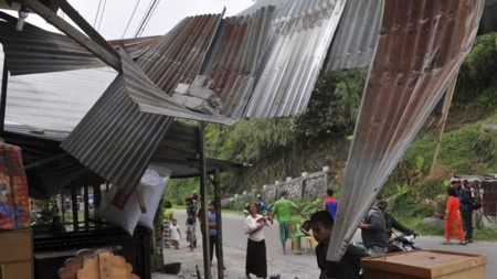 Nhiều người Indonesia sợ hãi không dám vào nhà