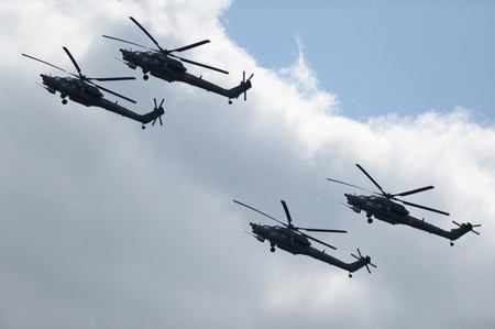 Chiến đấu cơ Nga khoe uy lực tại triển lãm hàng không Mátxcơva - 13 Đội trực thăng biểu diễn Đại bàng vàng của nga gồm nhiều chiếc Mi-28N phô diễn