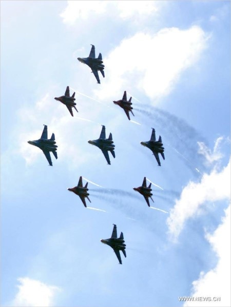 Chiến đấu cơ Nga khoe uy lực tại triển lãm hàng không Mátxcơva - 2 Sukhoi T-50, chiến đấu cơ mới nhất của Nga cũng có mặt