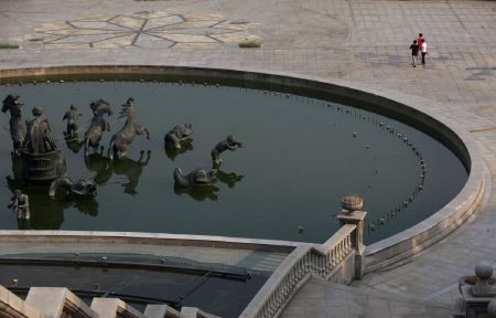 Đài phun nước nhái công trình tương tự tại cung điện