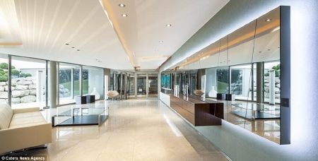 Chiêm ngưỡng biệt thự siêu sang bên hồ giá 1600 tỷ đồng - 10 Thanh Tùng