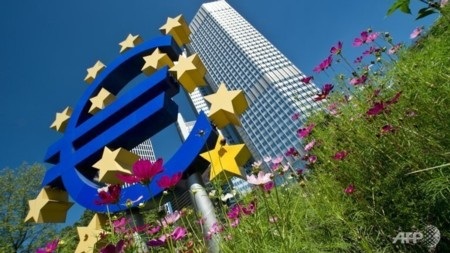 Eurozone thoát khỏi cuộc suy thoái dài nhất 40 năm - 1 Kinh tế eurozone đã chấm dứt 18 tháng suy thoái liên tiếp