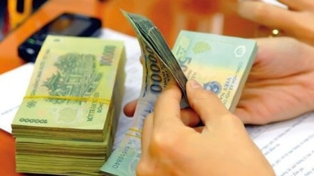 Ngân hàng lớn nhỏ đua nhau giảm lương - 1 Kinh tế khó khăn, nhân viên ngân hàng cũng bị giảm mạnh lương