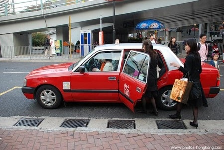 Hồng Kông: Hơn 20 tỷ đồng cho mỗi giấy phép hành nghề taxi - 1 Xe taxi đang là kênh đầu tư “hot” tại Hồng Kông
