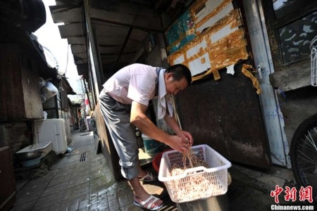 Cận cảnh những khu nhà “ổ chuột” giữa lòng Bắc Kinh - 4 Cận cảnh những khu nhà “ổ chuột” giữa lòng Bắc Kinh