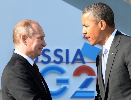 Putin chỉ cho đại biểu G20 thảo luận vấn đề Syria trong bữa tối - 1 Tổng thống Nga (trái) tươi cười khi bắt tay Tổng thống Mỹ