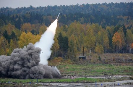 Dàn vũ khí "khủng" tại triển lãm vũ khí Nga 2013 - 12 Dàn phóng tên lửa Smerch.