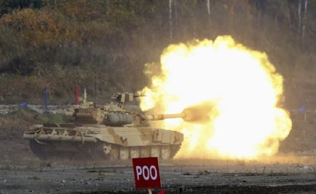 Dàn vũ khí "khủng" tại triển lãm vũ khí Nga 2013 - 3 Xe tăng T-90 hiện đại nhất của quân đội Nga hiện nay