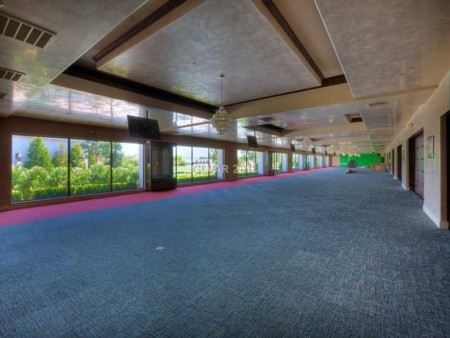 Choáng với siêu biệt thự 1400 tỷ đồng có vườn thú và sân bay riêng - 6 Phòng khiêu vũ dài bất tận