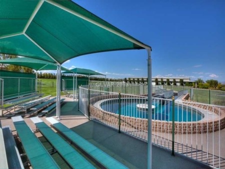 Choáng với siêu biệt thự 1400 tỷ đồng có vườn thú và sân bay riêng - 11 Khu gara rộng lớn đủ chỗ cho hàng chục xe