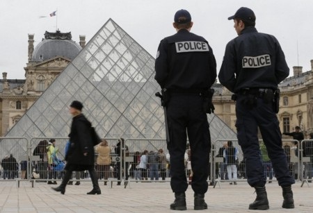 Pháp bắt giữ hàng nghìn vé thăm bảo tàng Louvre giả từ Trung Quốc - 1 Bảo tàng Louvre là một điểm thu hút du khách nổi tiếng tại Paris