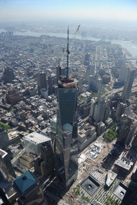 Mỹ tăng cường an ninh trước lễ tưởng niệm sự kiện 11/9 - 2 Tòa tháp One World Trade Center đã sắp hoàn thiện tại nơi 2 tòa tháp bị khủng bố