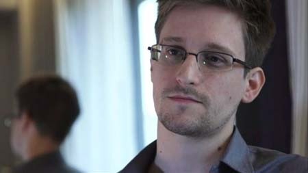 Putin tái khẳng định không dẫn độ Snowden về Mỹ - 1 Edward Snowden đang được tị nạn tại Nga