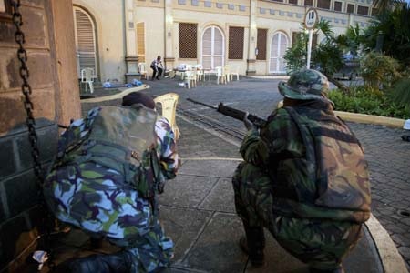 Kenya đột kích tấn công khủng bố, nổ lớn tại trung tâm thương mại - 2 Quân đội Kenya đang siết chặt vòng vây
