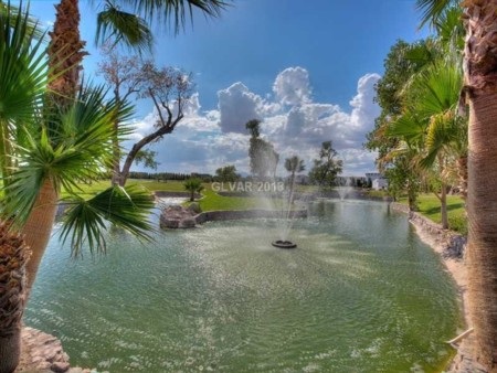 Choáng với siêu biệt thự 1400 tỷ đồng có vườn thú và sân bay riêng - 20 Khu vườn thú từng có rất đông đúc, đa dạng