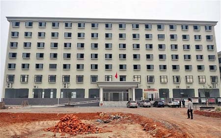 Trung Quốc: Chi 2 triệu USD xây công sở phục vụ chỉ 8 công chức - 1 Tòa nhà 7 tầng đồ sộ chỉ để phục vụ 8 công chức