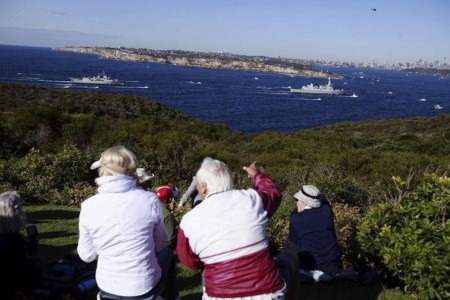 Nhiều người dân địa phương tới theo dõi sự kiện